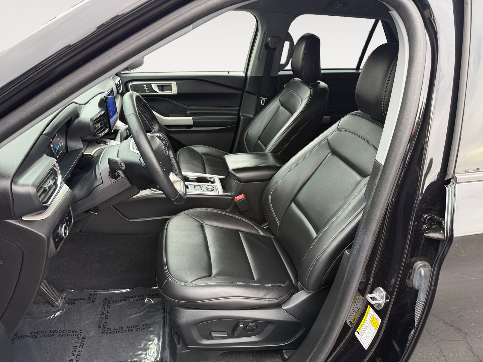 Used 2023 Ford Explorer XLT w/ Equipment Group 202A AWD/4WD image 10