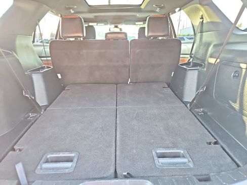 Used 2019 Ford Explorer XLT w/ XLT Desert Copper Package AWD/4WD image 16