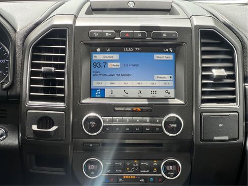 Used 2018 Ford Expedition Limited w/ Equipment Group 301A AWD/4WD image 19