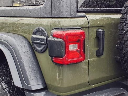 Used 2021 Jeep Wrangler Unlimited Rubicon w/ Xtreme Recon 35" Tire Package image 24