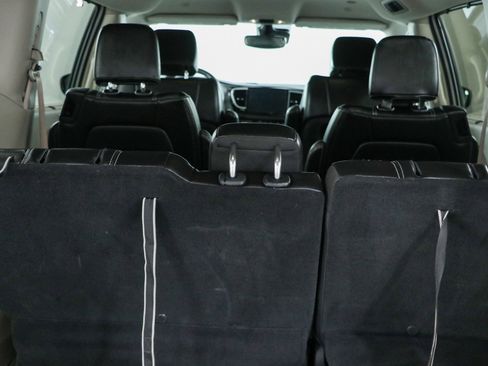 Used 2024 Chrysler Pacifica Touring-L FWD image 30