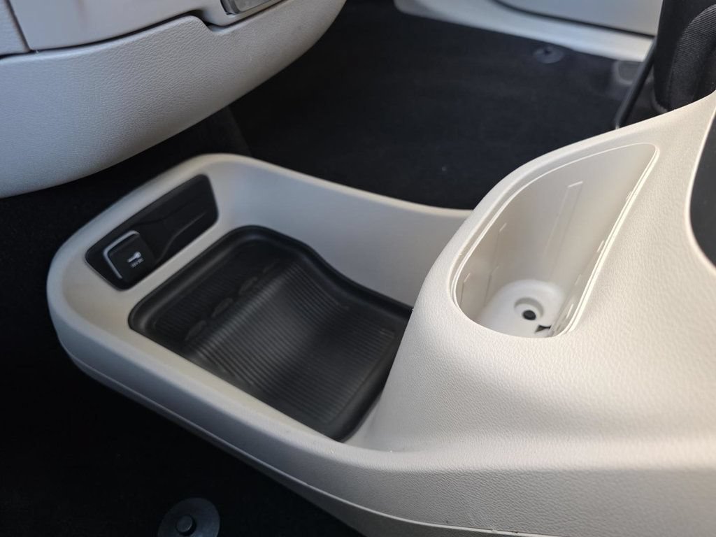 Used 2023 Chrysler Pacifica Touring-L FWD image 25