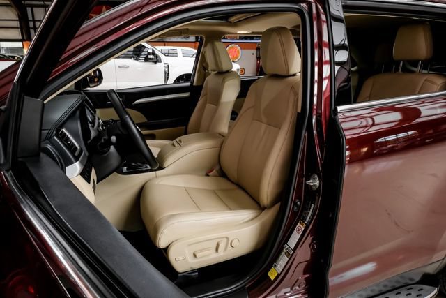 Used 2019 Toyota Highlander XLE FWD image 35