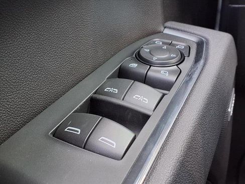 New 2026 GMC Sierra 1500 SLT image 16
