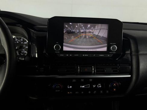 Used 2025 Nissan Pathfinder SV FWD image 17