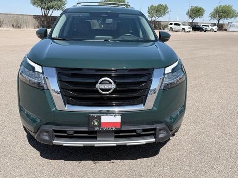 Used 2023 Nissan Pathfinder Platinum FWD image 3
