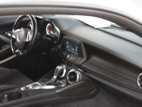 Used 2017 Chevrolet Camaro LT RWD image 10