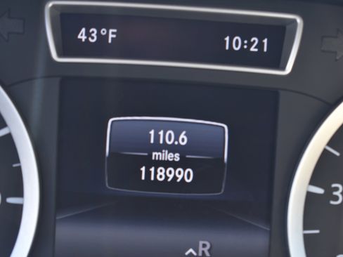 Used 2017 INFINITI QX30 Premium w/ Navigation Package image 38