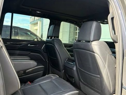 Used 2023 Cadillac Escalade ESV Sport AWD/4WD image 9