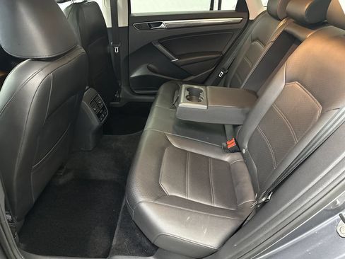 Used 2018 Volkswagen Passat 2.0T SE FWD image 20
