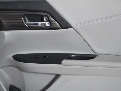 Used 2017 Honda Accord EX-L image 28