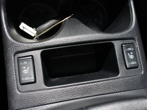 Used 2017 Nissan Rogue SV image 17