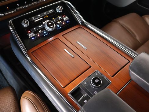Used 2022 Lincoln Navigator L Reserve AWD/4WD image 9