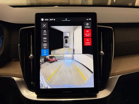 Used 2025 Volvo XC90 B6 Plus image 17