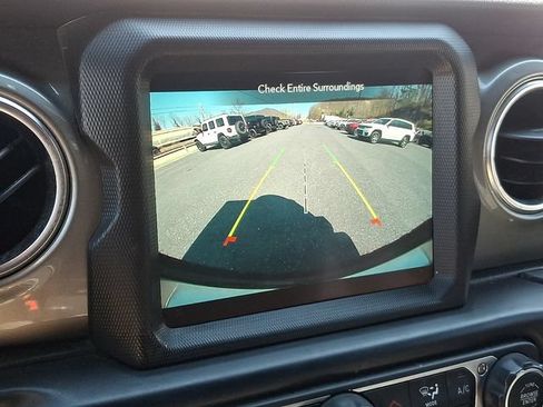 Used 2022 Jeep Wrangler Unlimited Sahara w/ Cold Weather Group AWD/4WD image 5