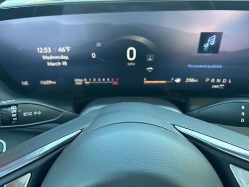 Used 2025 Buick Enclave Preferred AWD/4WD image 11