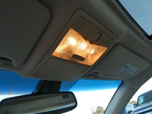 Used 2011 Toyota Avalon Limited image 26