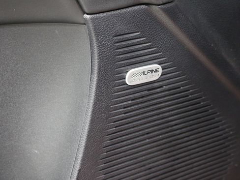 Used 2023 Dodge Challenger SXT w/ Plus Package image 9