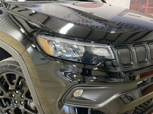 Used 2022 Jeep Compass Latitude FWD image 10