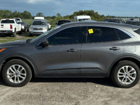Used 2021 Ford Escape SE AWD/4WD image 2
