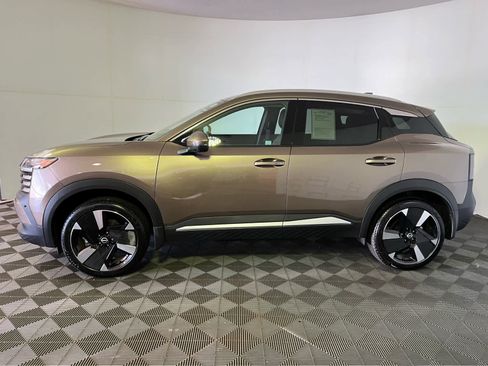 Used 2025 Nissan Kicks SR image 4