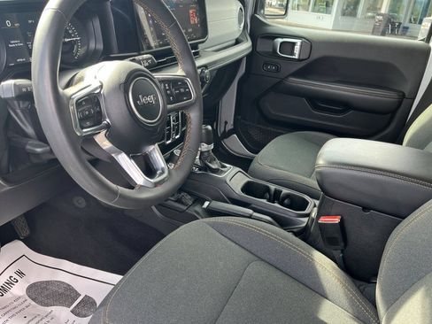 Used 2024 Jeep Wrangler Unlimited Sahara AWD/4WD image 58