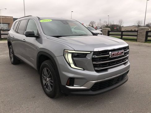 Used 2025 GMC Acadia Elevation image 7
