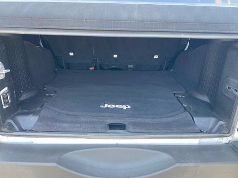 Used 2015 Jeep Wrangler Unlimited Sahara w/ Connectivity Group AWD/4WD image 26