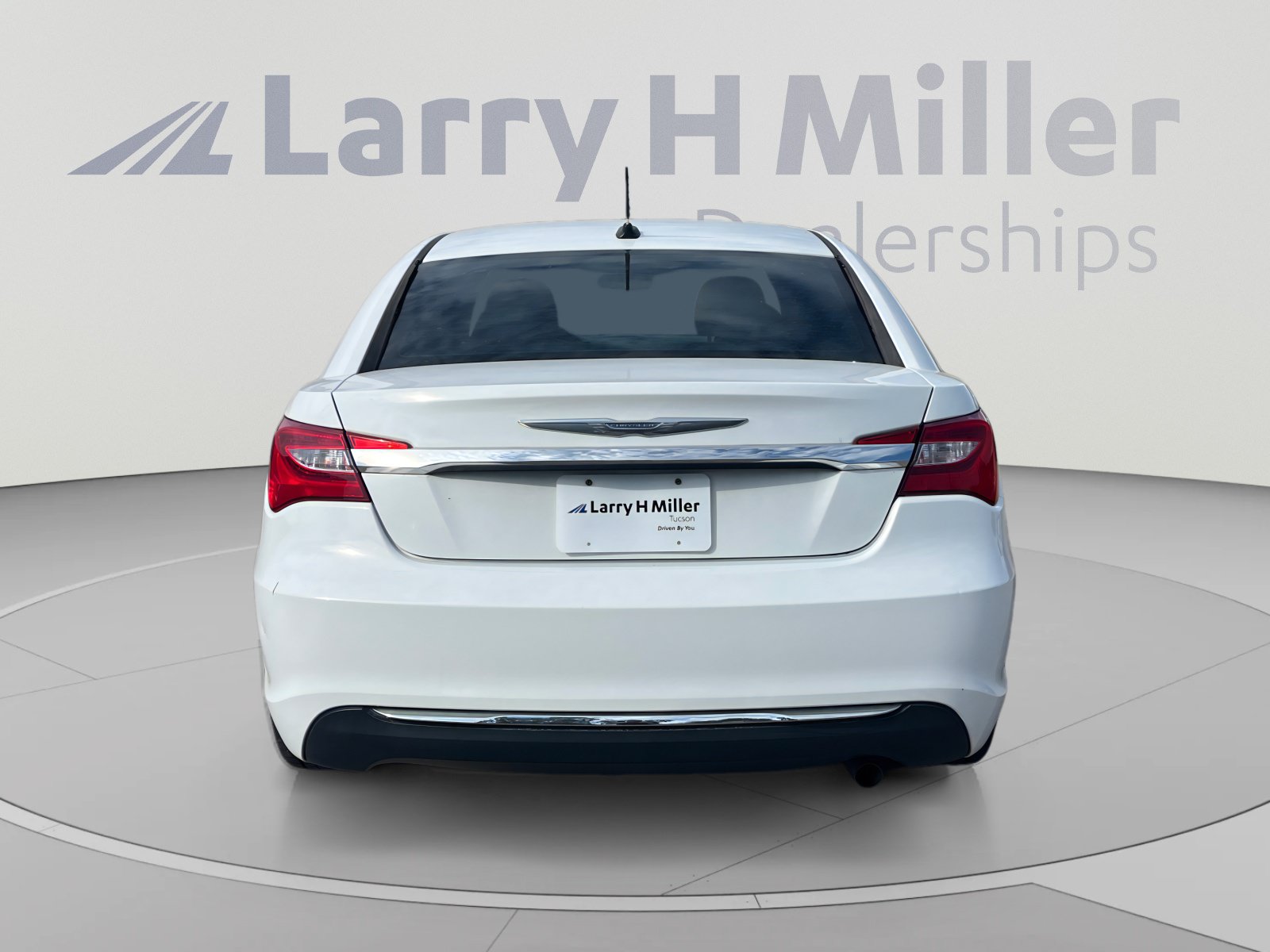Used 2013 Chrysler 200 Touring FWD image 4