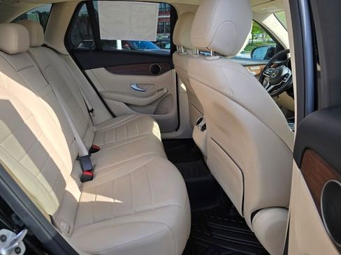 Used 2022 Mercedes-Benz GLC 300 4MATIC image 41