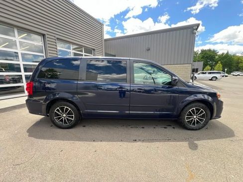 Used 2015 Dodge Grand Caravan R/T w/ Driver Convenience Group FWD image 4