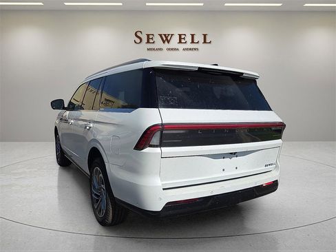 New 2025 Lincoln Navigator Reserve image 3