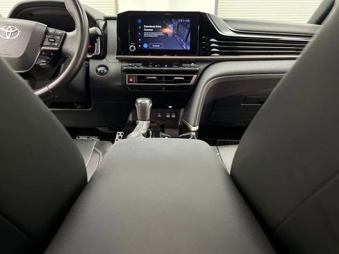 Used 2025 Toyota Camry SE image 33