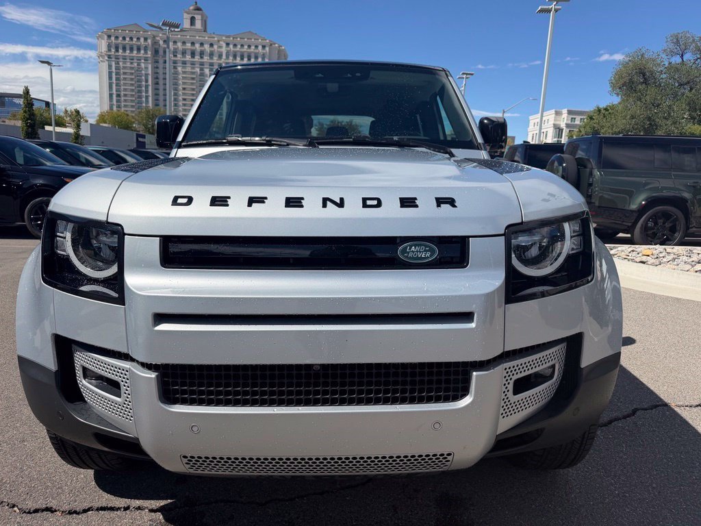 Used 2023 Land Rover Defender 110 S AWD/4WD image 2