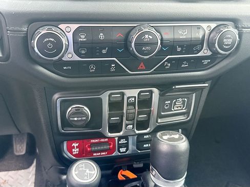 Used 2024 Jeep Wrangler Unlimited Rubicon w/ Safety Group AWD/4WD image 14