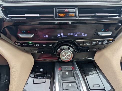 Used 2024 Acura MDX FWD image 27