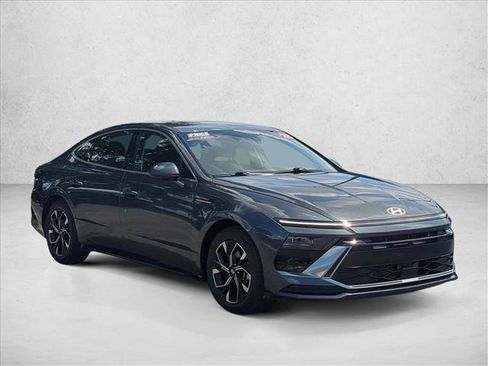 Used 2025 Hyundai Sonata SEL FWD image 3