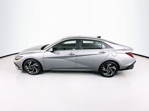 Used 2025 Hyundai Elantra SEL FWD image 4