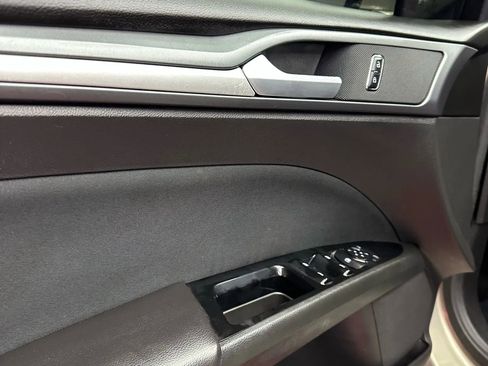 Used 2016 Ford Fusion SE image 9