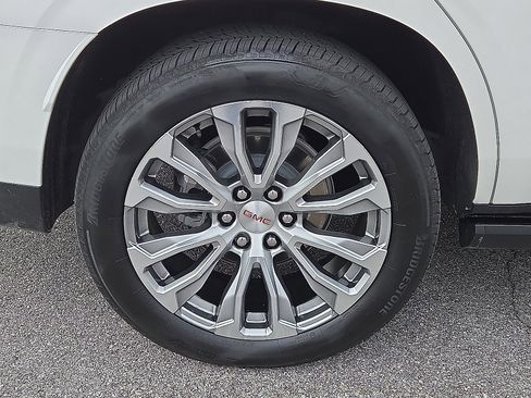 Used 2023 GMC Yukon Denali w/ Denali Reserve Package image 7