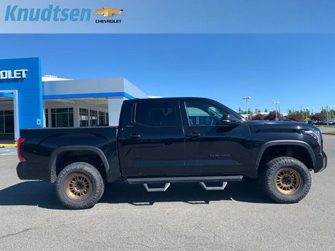 Used 2025 Toyota Tundra Limited AWD/4WD image 8