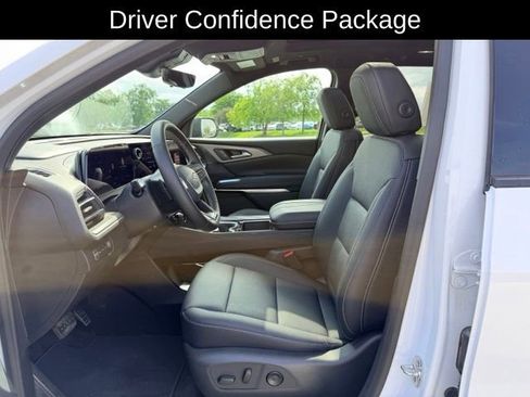 Certified 2026 Chevrolet Traverse LT w/ Sun and Wheel Package AWD/4WD image 7