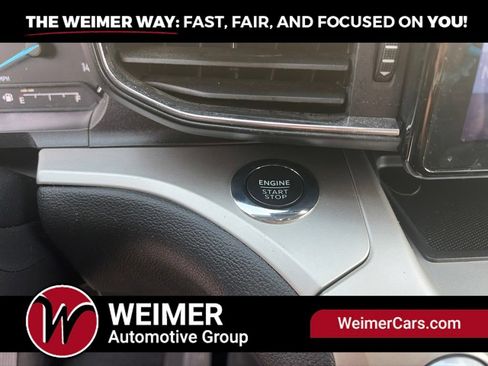 Used 2022 Ford Explorer XLT w/ Equipment Group 202A AWD/4WD image 35