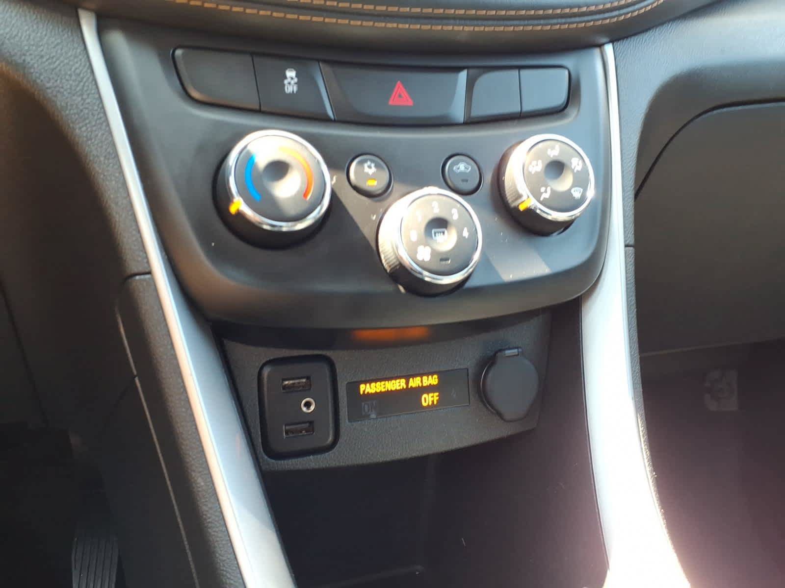 Used 2022 Chevrolet Trax LT w/ Midnight Edition AWD/4WD image 15