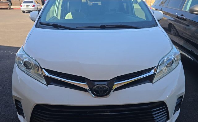 Used 2019 Toyota Sienna LE w/ Protection Package FWD image 2