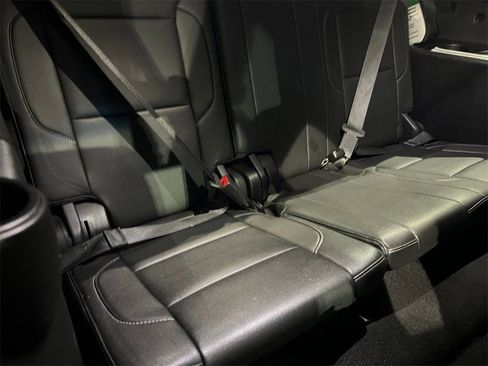 Used 2019 Chevrolet Suburban LT image 18