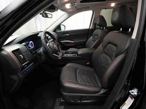 Certified 2024 Nissan Pathfinder Platinum w/ Cargo Package image 7