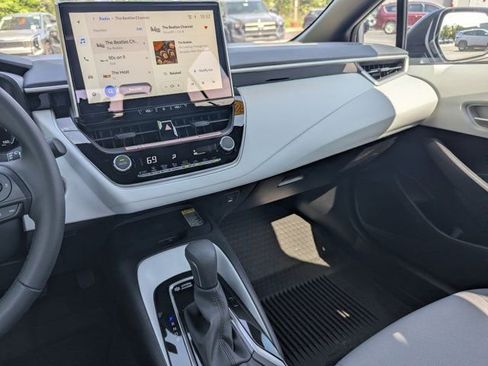 Used 2026 Toyota Corolla SE w/ SE Package FWD image 24