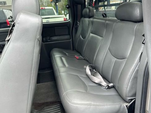 Used 2004 Chevrolet Silverado 2500 LT w/ Heavy-Duty Power Package image 9