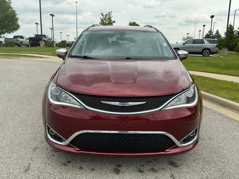 Used 2019 Chrysler Pacifica Limited FWD image 9